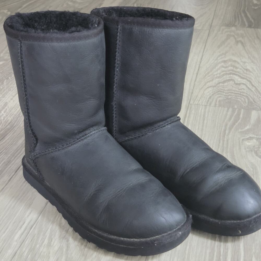 B6 Women's US 8 UGG Classic Short Boots Waterproof - Leather material